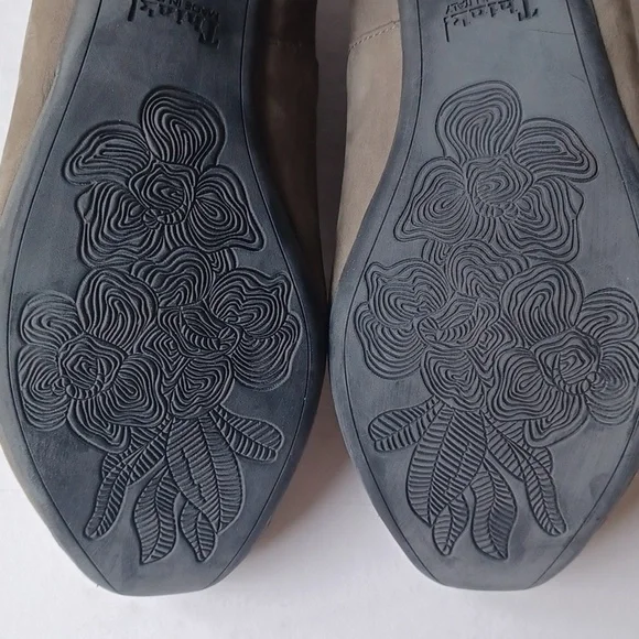 Think Aida Court Shoes Pumps Mary Jane Suede Leather SZ 39 Gray Taupe - Picture 12 of 16